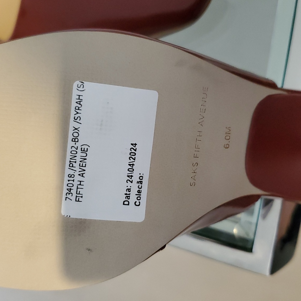 Saks Fifth Ave Patent Leather Wine kittenHeel slingback shoe Size 6 like new WOB - Picture 5 of 8
